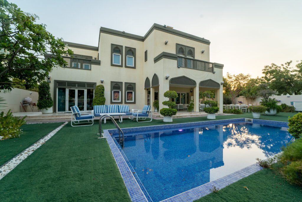 professional real estate photogrph taken by mashood arshad, foundera t fotography.ae at golden hour of a property in Jumeirah